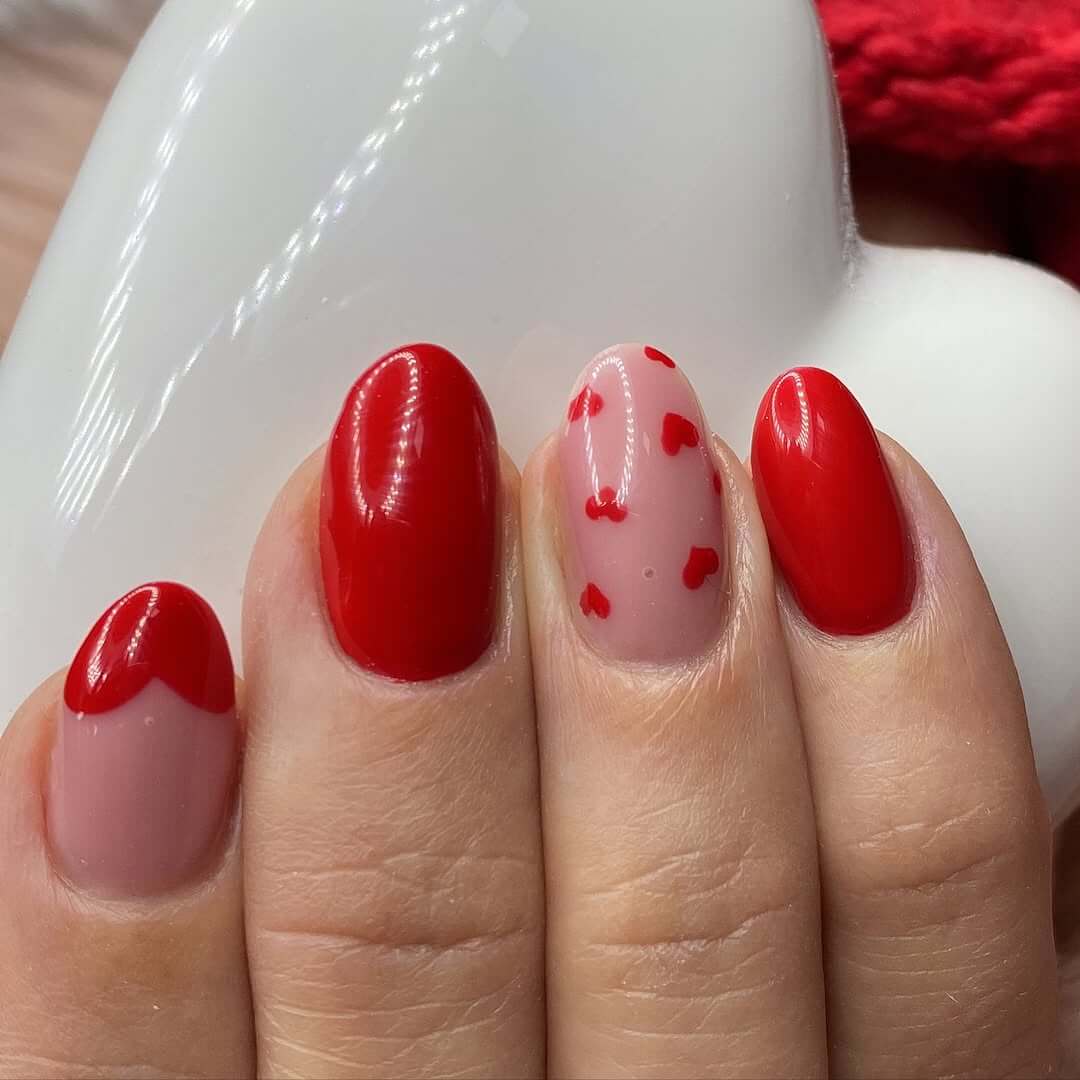 Maniküre Trends: Die heißesten Nagelfarben und Designs für diese Saison